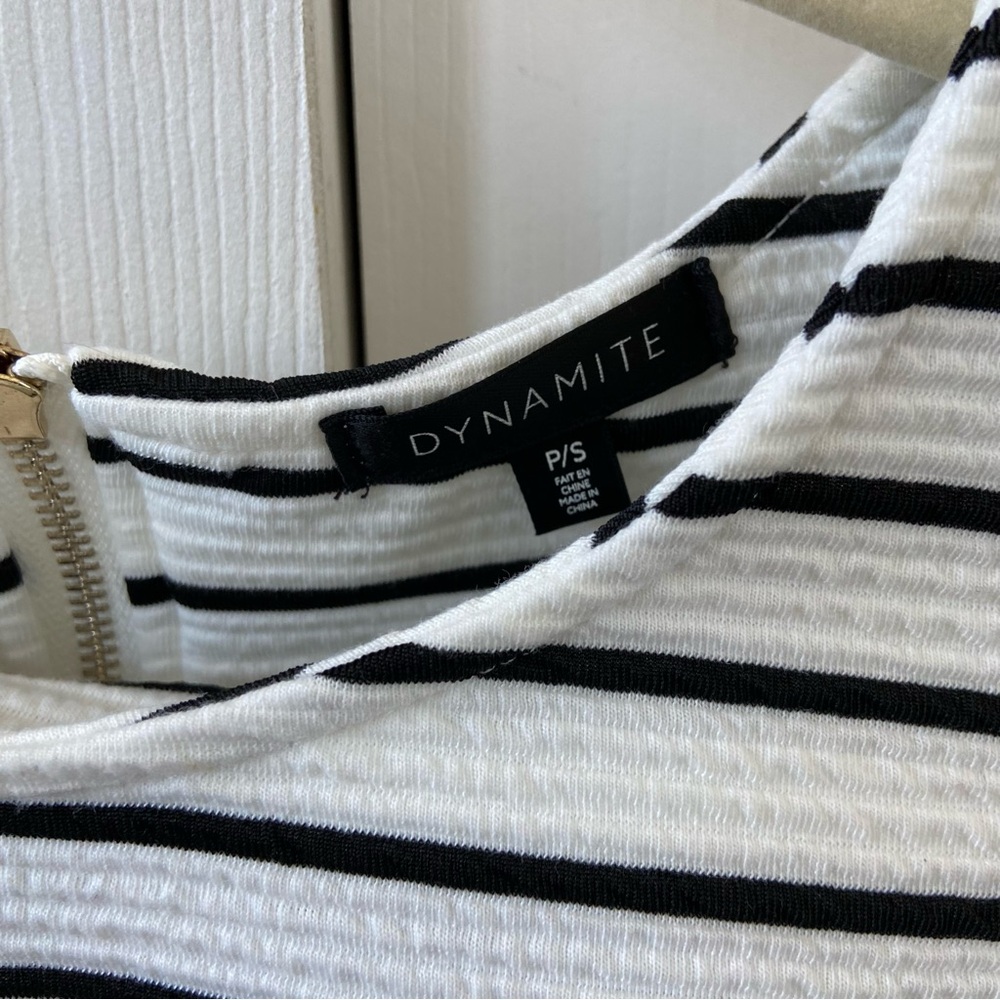 Dynamite striped 3/4 sleeve cropped top - Picture 2 of 5
